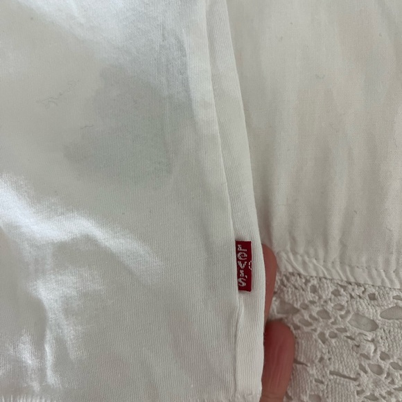 Levis tshirt - Picture 3 of 5